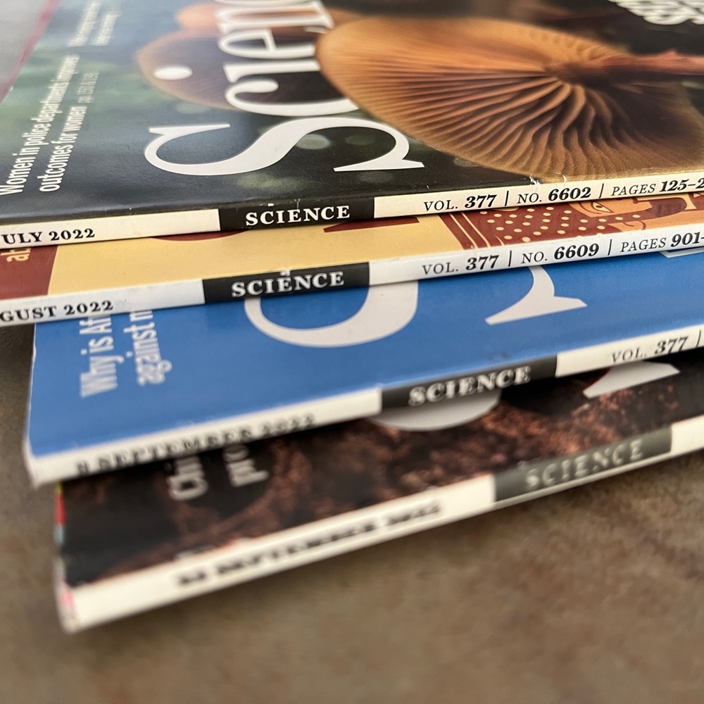 4 Science Magazines. Stunning Set. Feed your mind! Inspire! Enrich! Excite! - Picture 7 of 8
